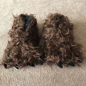 Kids bear slippers size small 9-11